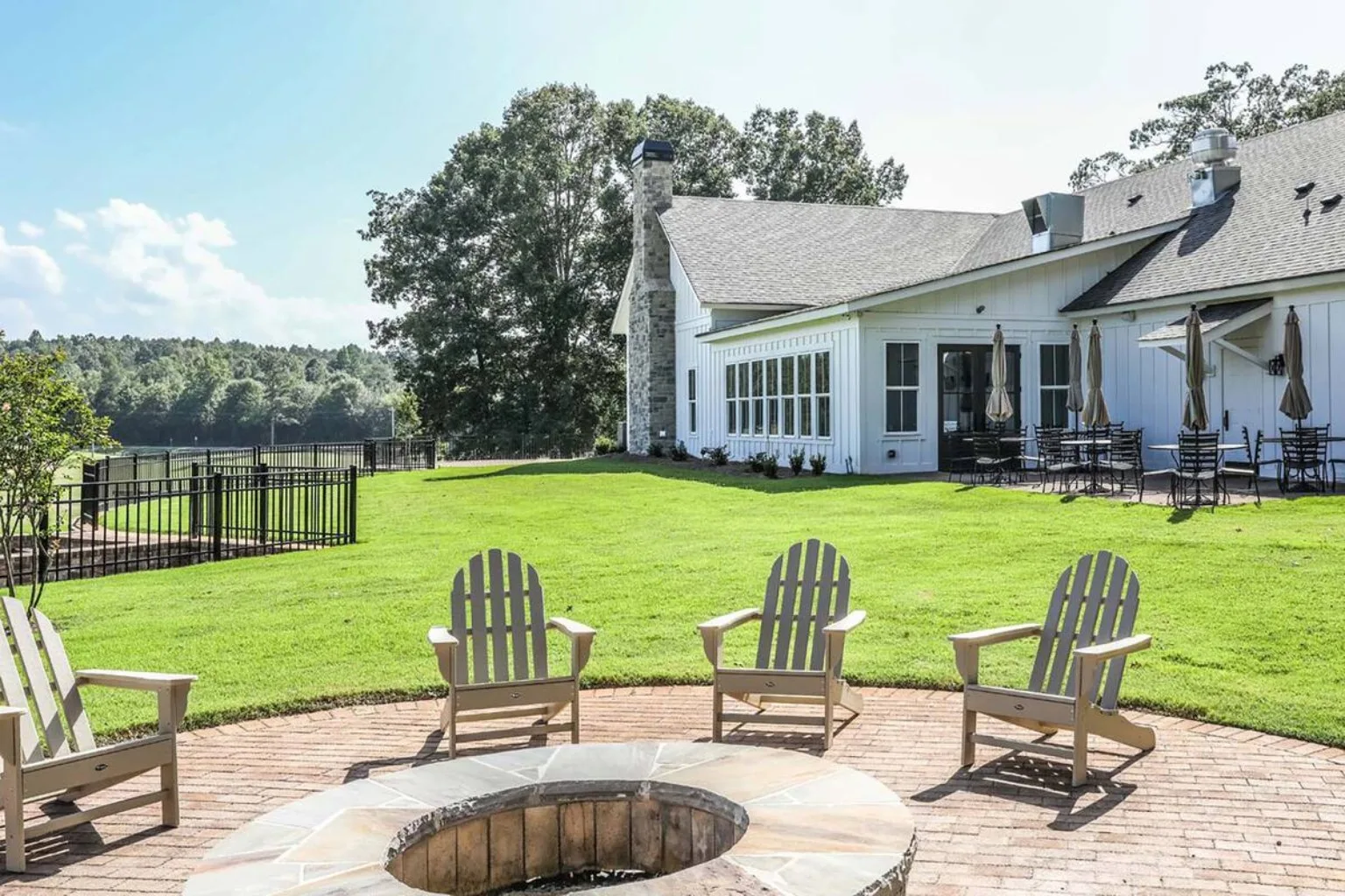 Chimney Oaks clubhouse and event lawn